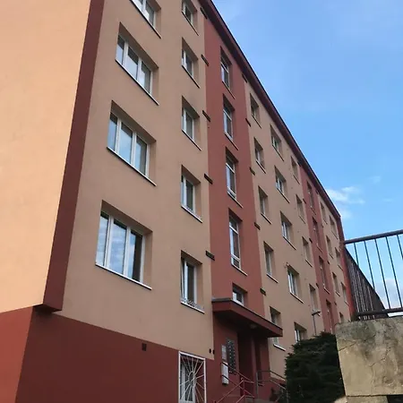 Byt 1:2 S Balkonem Apartment *