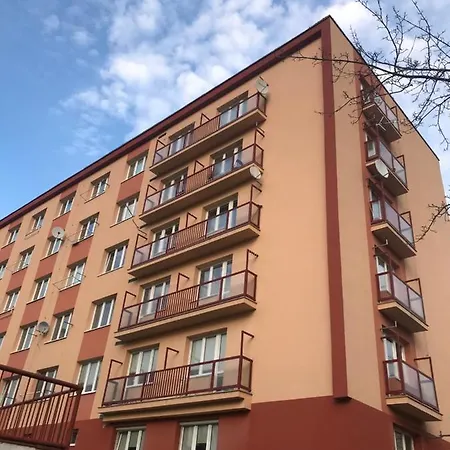 Byt 1:2 S Balkonem Apartment